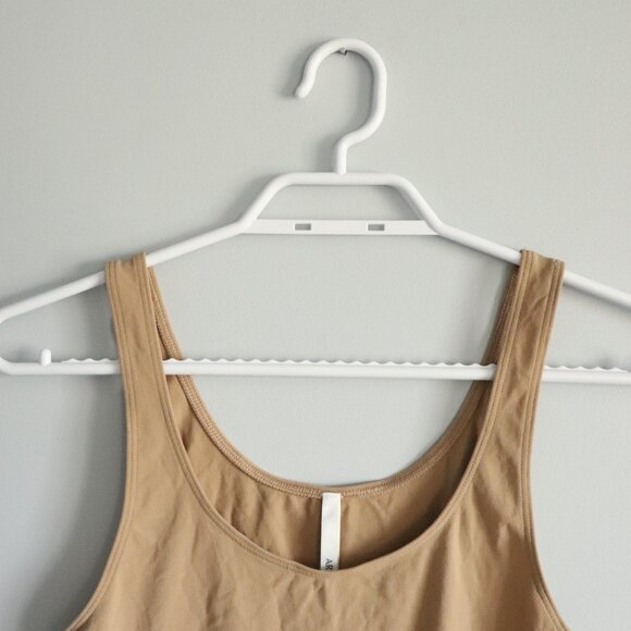 Aritzia Women's Sz M/L Tan Sleeveless Cami Stretch Crew Scoop Casual Tank Top - Picture 3 of 9